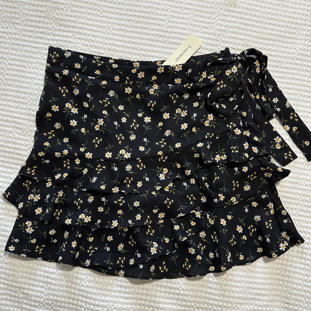 NWT Francesca’s Ruffle Mini Skirt